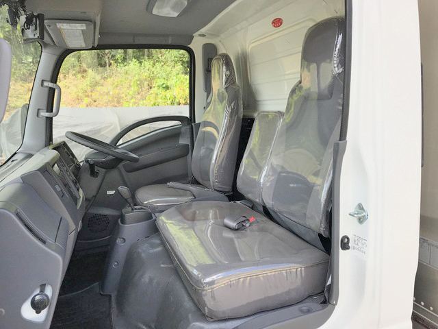 いすゞエルフアルミバン小型（2t・3t）[写真32]