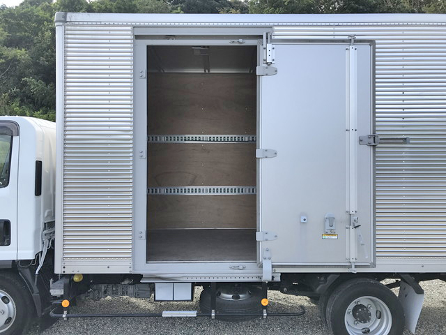 いすゞエルフアルミバン小型（2t・3t）[写真06]