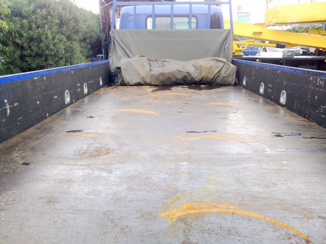 三菱ふそうキャンター平ボディ小型（2t・3t）[写真12]