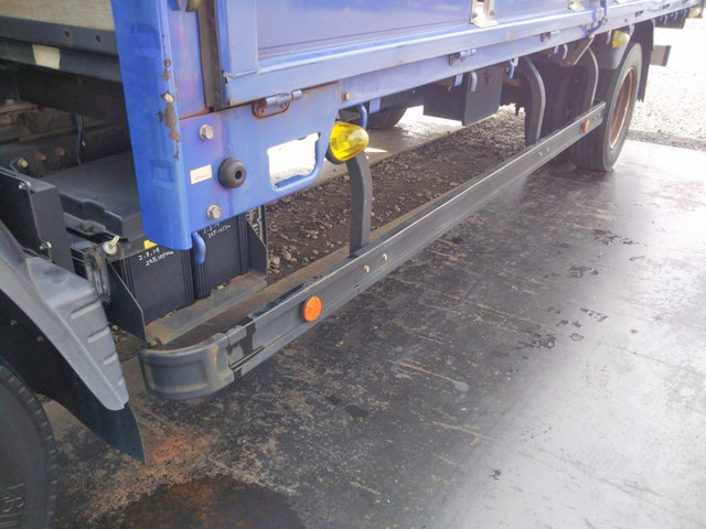 三菱ふそうキャンター平ボディ小型（2t・3t）[写真17]