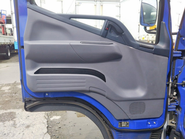 三菱ふそうキャンター平ボディ小型（2t・3t）[写真28]