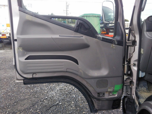 三菱ふそうキャンター平ボディ小型（2t・3t）[写真28]