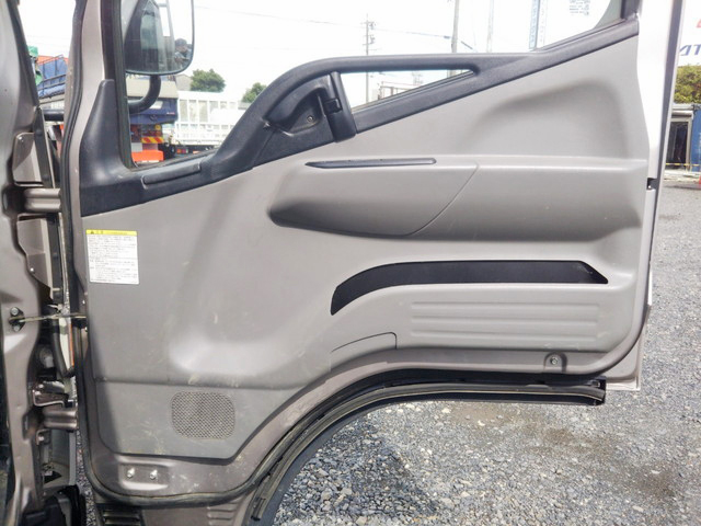 三菱ふそうキャンター平ボディ小型（2t・3t）[写真29]