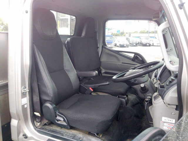 三菱ふそうキャンター平ボディ小型（2t・3t）[写真30]