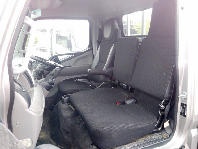 三菱ふそうキャンター平ボディ小型（2t・3t）[写真32]