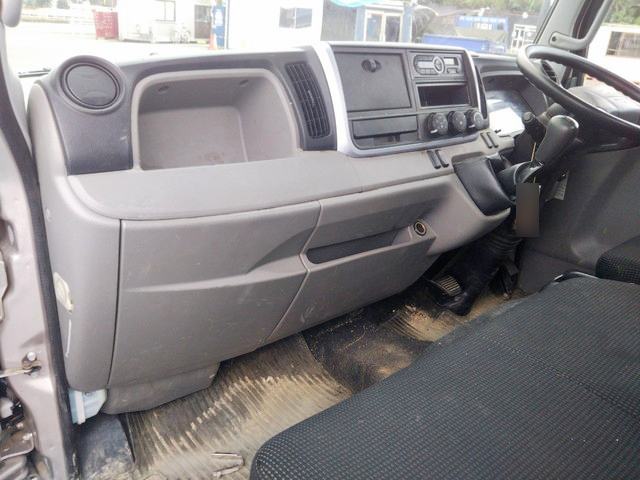 三菱ふそうキャンター平ボディ小型（2t・3t）[写真33]