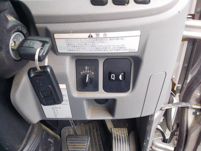 三菱ふそうキャンター平ボディ小型（2t・3t）[写真38]