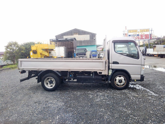 三菱ふそうキャンター平ボディ小型（2t・3t）[写真06]