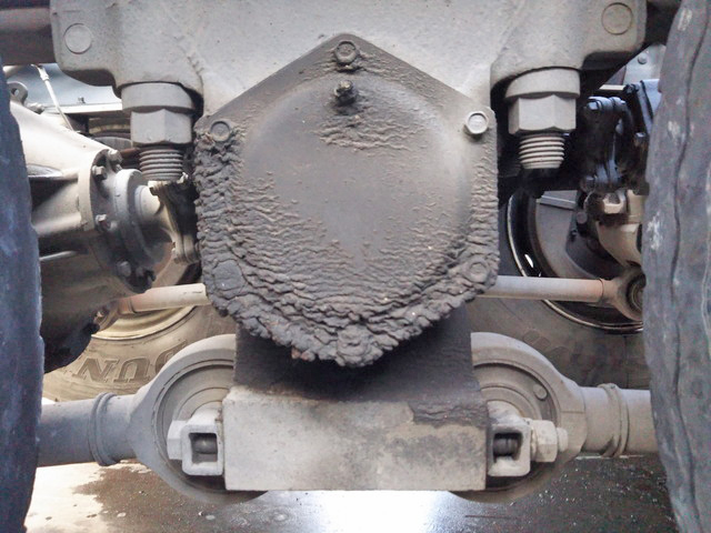 UDトラックスクオントレーラーヘッド（トラクターヘッド）大型（10t）[写真23]