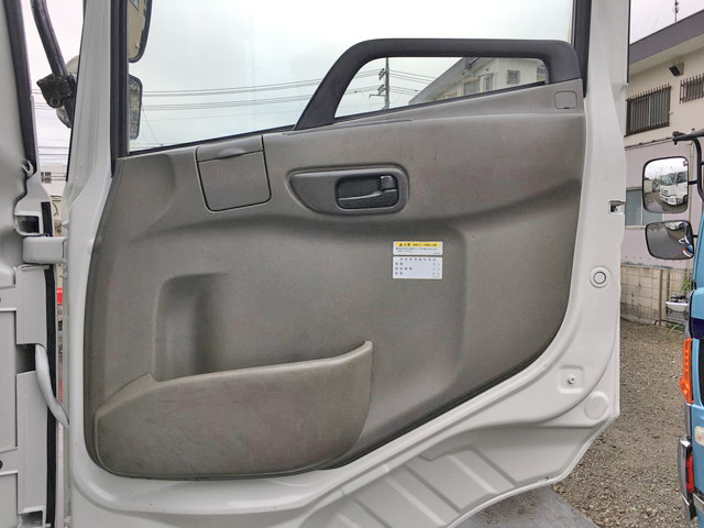 UDトラックスクオントレーラーヘッド（トラクターヘッド）大型（10t）[写真28]