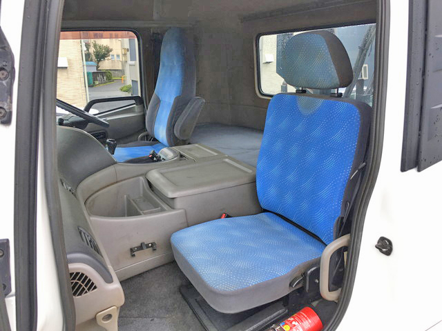 UDトラックスクオントレーラーヘッド（トラクターヘッド）大型（10t）[写真30]