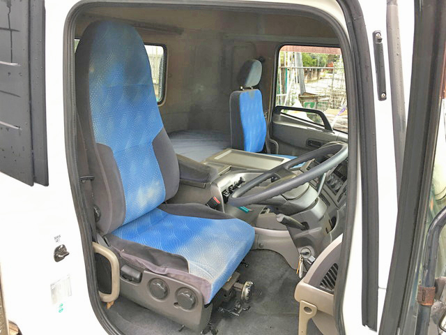 UDトラックスクオントレーラーヘッド（トラクターヘッド）大型（10t）[写真32]