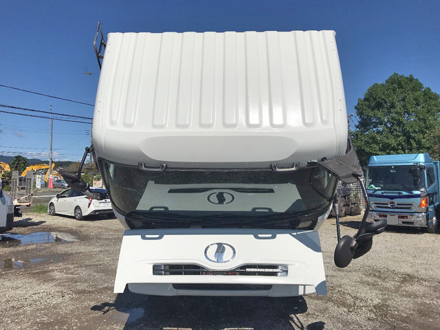 UDトラックスクオントレーラーヘッド（トラクターヘッド）大型（10t）[写真08]