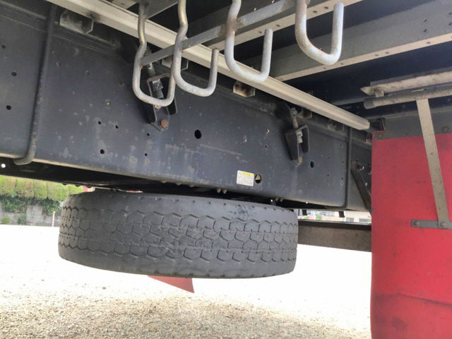 いすゞギガアルミウイング大型（10t）[写真16]