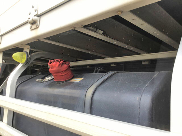 いすゞギガアルミウイング大型（10t）[写真22]