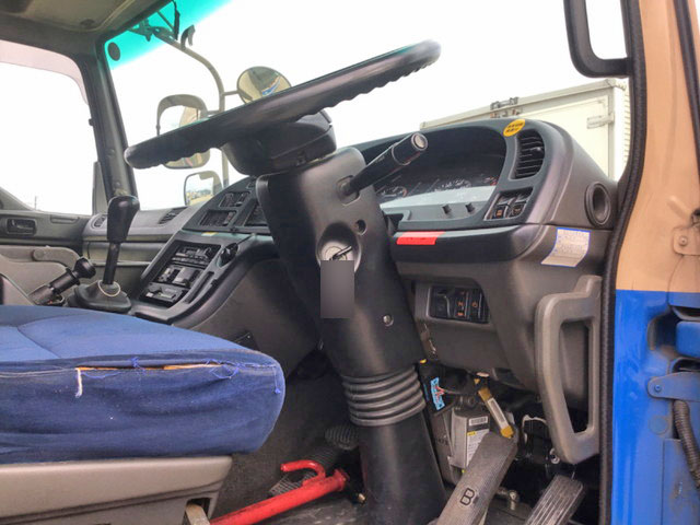 いすゞギガアルミウイング大型（10t）[写真24]