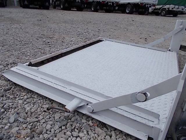 いすゞエルフ平ボディ小型（2t・3t）[写真13]