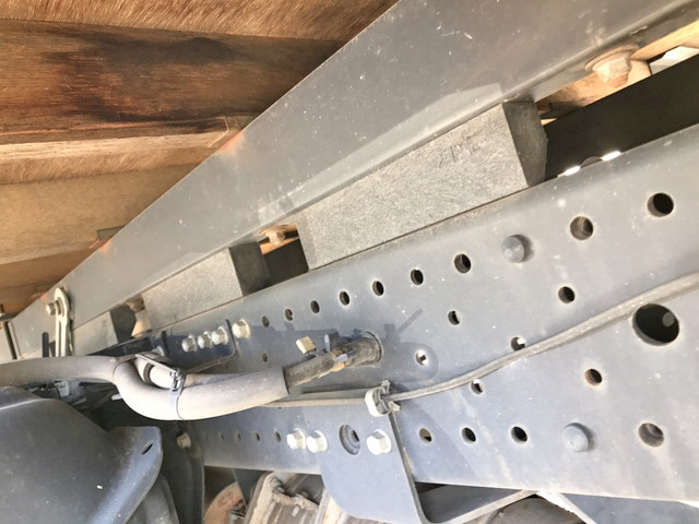 いすゞエルフ平ボディ小型（2t・3t）[写真24]