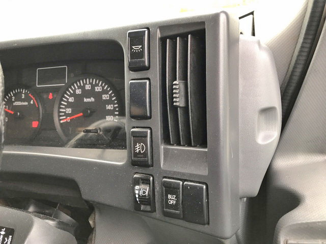 いすゞエルフ冷凍車（冷蔵車）小型（2t・3t）[写真13]