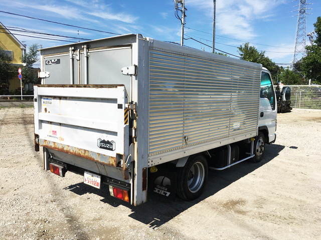 いすゞエルフアルミバン小型（2t・3t）[写真02]