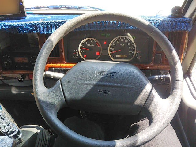 いすゞエルフ平ボディ小型（2t・3t）[写真20]