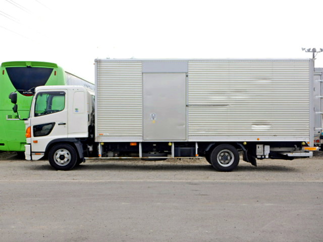 日野レンジャーアルミバン中型（4t）[写真03]