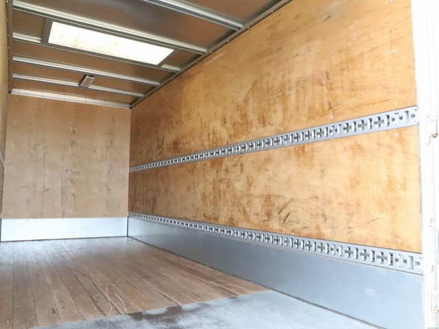 三菱ふそうキャンターアルミバン小型（2t・3t）[写真12]