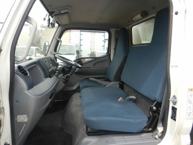 三菱ふそうキャンターアルミバン小型（2t・3t）[写真14]