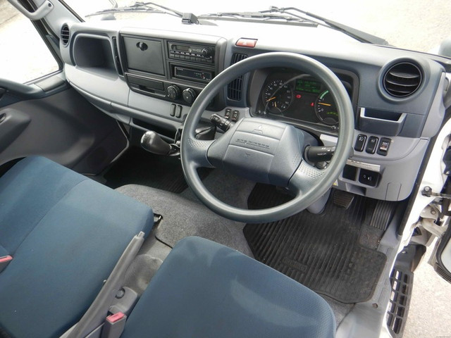 三菱ふそうキャンターアルミバン小型（2t・3t）[写真15]