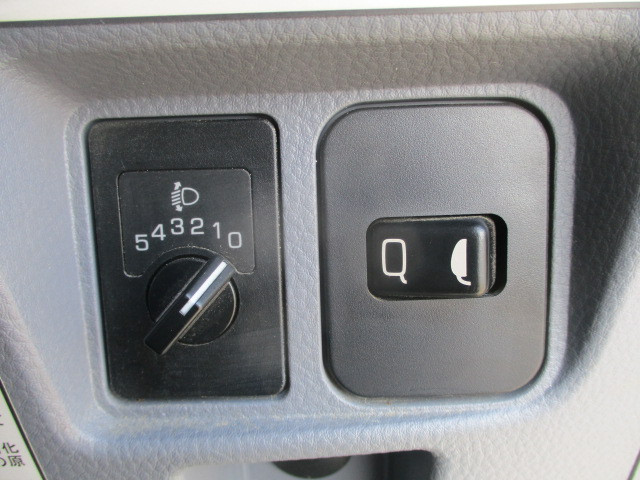 三菱ふそうキャンターガッツダブルキャブ（Wキャブ）小型（2t・3t）[写真26]