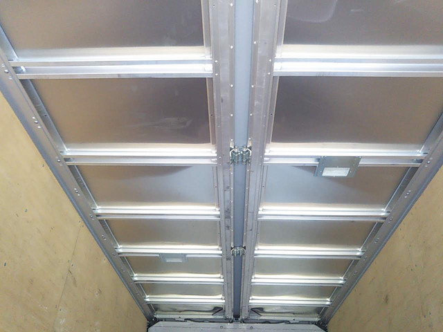 いすゞエルフアルミウイング小型（2t・3t）[写真10]