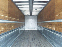 いすゞギガアルミウイング大型（10t）[写真10]