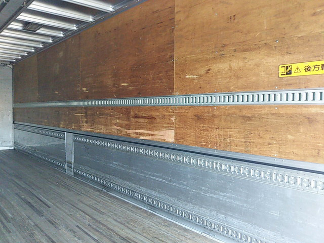 いすゞギガアルミウイング大型（10t）[写真13]