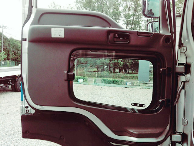 いすゞギガアルミウイング大型（10t）[写真28]