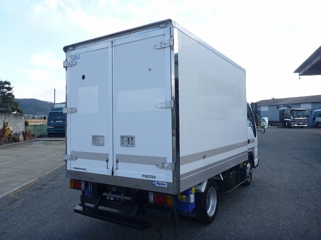 マツダタイタン冷凍車（冷蔵車）小型（2t・3t）[写真02]