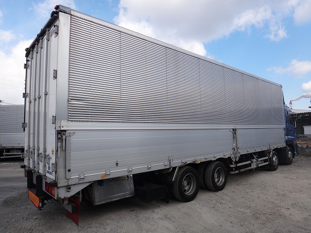 UDトラックスクオンアルミウイング大型（10t）[写真02]