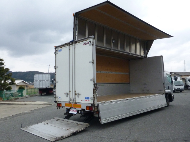 いすゞフォワードアルミウイング中型（4t）[写真02]