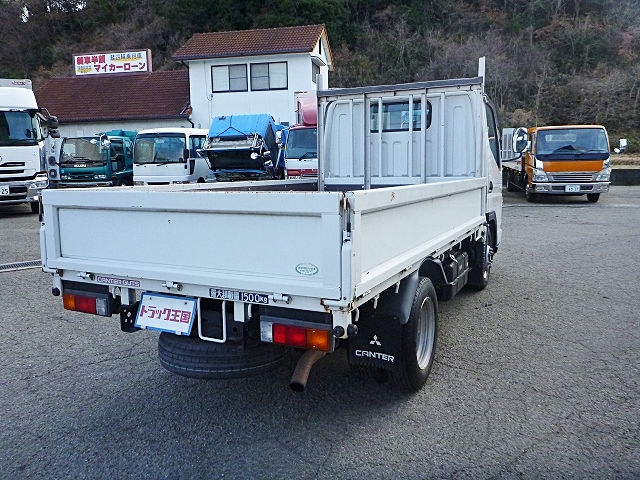 三菱ふそうキャンターガッツ平ボディ小型（2t・3t）[写真02]