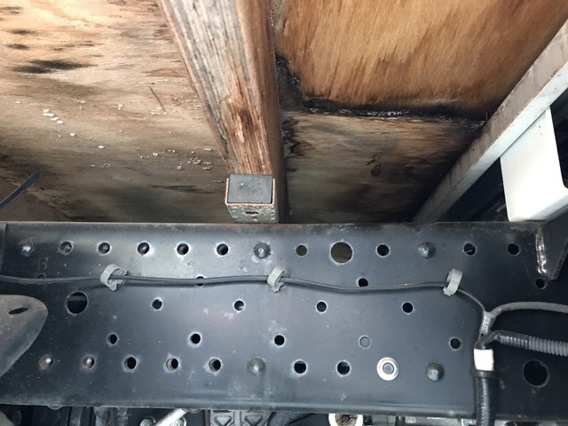 いすゞエルフ平ボディ小型（2t・3t）[写真10]