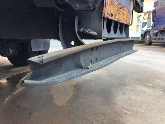 UDトラックスコンドル平ボディ増トン（6t・8t）[写真10]