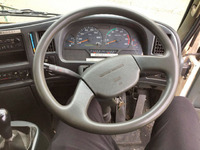 UDトラックスコンドル平ボディ増トン（6t・8t）[写真05]