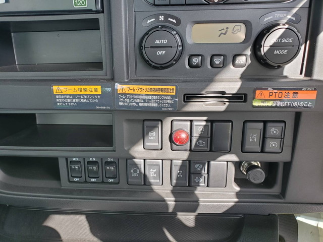 いすゞギガセーフティクレーン5段大型（10t）[写真33]