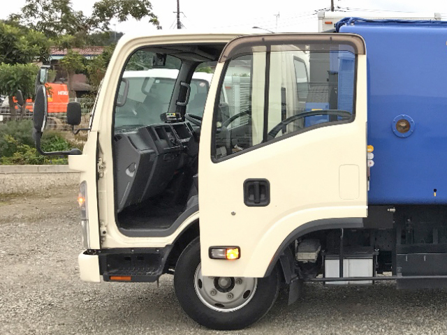 いすゞエルフパッカー車（塵芥車）小型（2t・3t）[写真03]