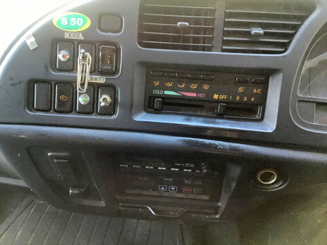 いすゞフォワード冷凍車（冷蔵車）中型（4t）[写真24]