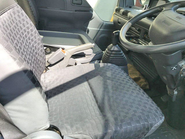 いすゞエルフパネルバン小型（2t・3t）[写真16]