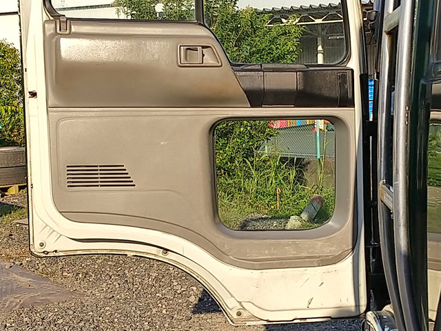 日野レンジャーユニック4段中型（4t）[写真31]