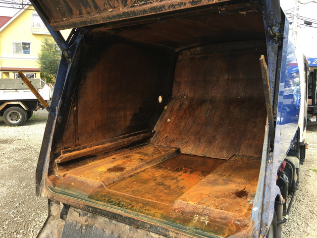 いすゞエルフパッカー車（塵芥車）小型（2t・3t）[写真12]