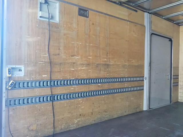 日野デュトロアルミバン小型（2t・3t）[写真12]