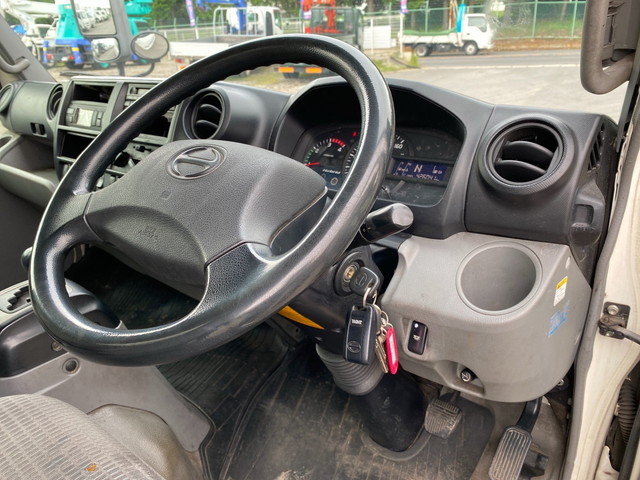 日野デュトロ冷凍車（冷蔵車）小型（2t・3t）[写真35]