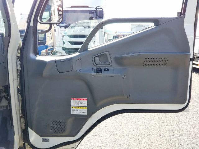 三菱ふそうキャンタークレーン3段小型（2t・3t）[写真31]